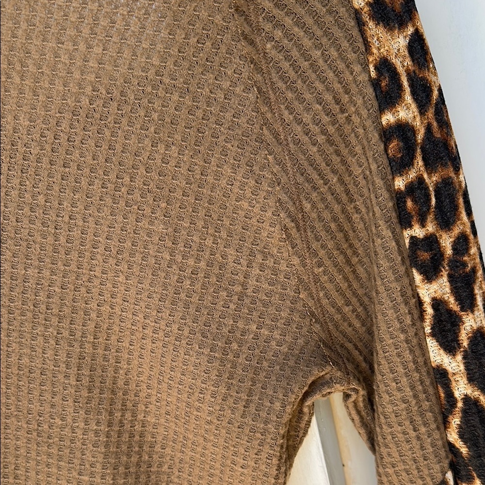 Brown Ribbed Blouse with Leopard Print Sleeves - Picture 10 of 10